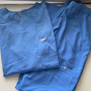 Men’s medium figs scrubs light blue set